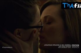 Tatiana Maslany Lesbian Scene  in Orphan Black