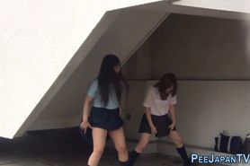 Japanese teenage skanks peeing