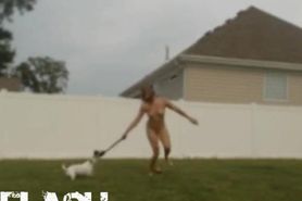 Cam girl runs naked in the yard