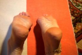 mature milf sexy wrinkled soles (Shoeplaylady Anja)
