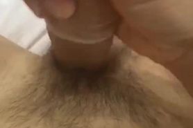 Guy masturbate un condom