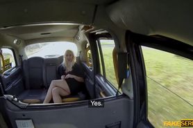 Pantyless milf Victoria Summers fuck in the taxi