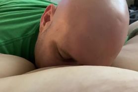Husband eats wife’s pussy until she cums
