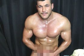 Sexy muscle hunk cums