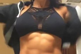 Hot fitness girl Valia Ayyar showing her perfect abs