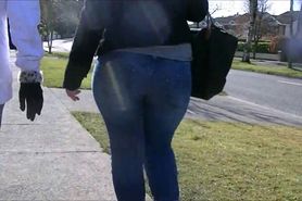 Big booty in tight jeans (candid)