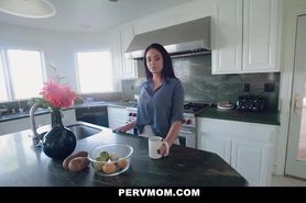 Pervmom - Hot Milf Gets Her Big Boobs Fondled By Stepson