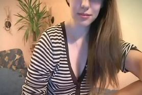 muriel  beautful  brunett girl masturbasting on cam