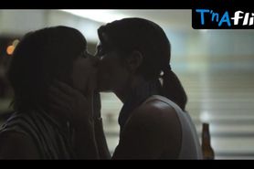 Gaby Hoffmann Lesbian Scene  in Transparent