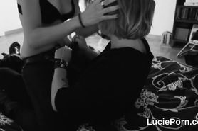 Greenhorn lesbian teenies get their juicy snatches licked and rode
