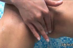 Sensual sweetie is gaping yummy snatch in closeup and cumming