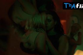 Aubrey Plaza Butt,  Lesbian Scene  in Legion