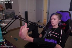 Twitch Streamer Lurn Shows Off Feet