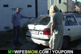 Doggy-fucking old blonde mom inlaw outdoor