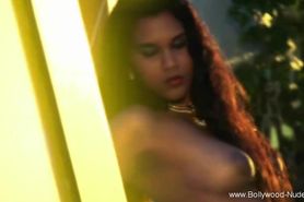 Indian Lady Strip Her Dress And Dance In a Seductive Moves