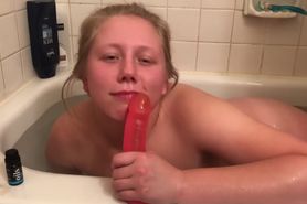 First Time Masturbating in Bathtub (CRAZY OR)