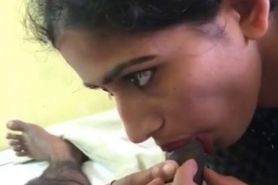 Indian Girl gives Great Bellowjob to her BF