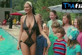 Kate Upton Sexy Scene  in The Three Stooges