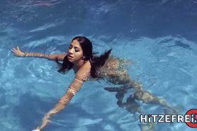 HITZEFREI Julia De Lucia dripping wet poolside fun - video 1