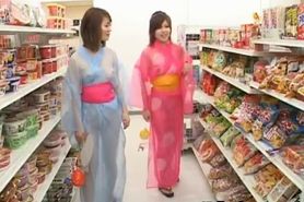 Super hot Japanese girls flashing part4 - video 2