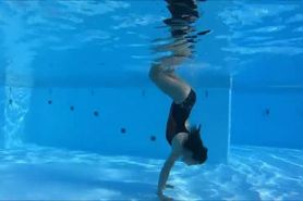 Youtube Mom Swimming Underwater