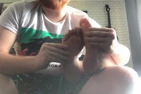 5 minutes of my perfect meaty soles being tickled