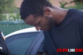 Car kicking criminal discusses with horny milf cops during arrest