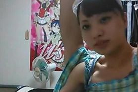 WebCam Jap girl showing muscles