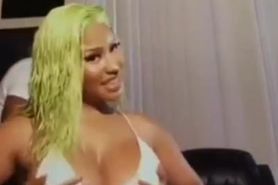 Nicki Minaj play with tits in live instagram