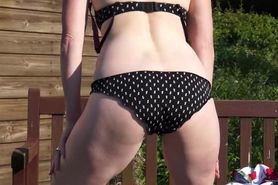 Mature.nl - British housewife playing outside