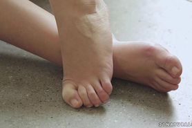 Cum On Lovely Babe's Feet