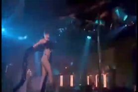 Demi Moore in Striptease - video 1