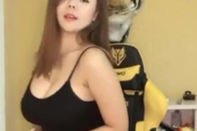 [Thailand] Big Boobs Thai Woman Cam Sexy Dance Show