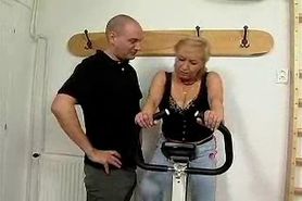 mature working out gets fucked 1