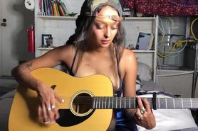 Beautiful wholesome video of girl singing