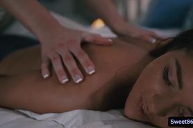 Sexy Dana Wolf gave Zoe a good massage