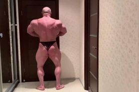 Bodybuilder With a Juicy Ass Posing Wanting You to Empty Your Nuts to His Muscles