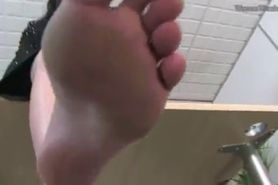 Clean my feet - video 1