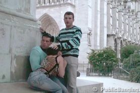 Public threesome in Paris