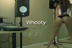 Robyn Fly ass shakin to whooty