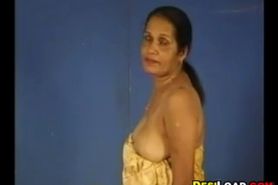 Indian Aunty Showing Off Her Tits