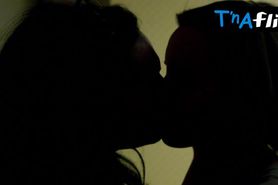 Laura Prepon Lesbian Scene  in Orange Is The New Black