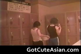 Voyeur Japanese teens in the locker room part1