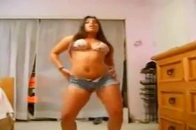 Thick Hispanic Mami Dances In Tight Jean Shorts