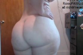 Roxie Pawg stripping in front of her WebCam