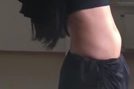 I want to hump her sexy belly while she dances, so sexy