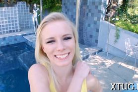 Kinky whore shows her oral skills - video 31