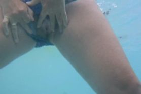 My wife pees underwater in the Aegean