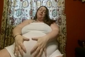 Masssive Pregnant BBW
