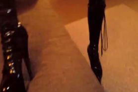 Girlfriend dresses in latex for boyfriend and blows him